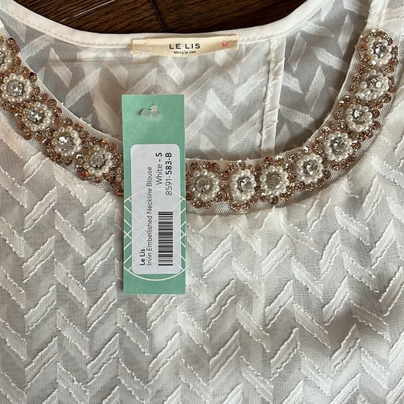 Le Lis Irvin Embellished Neckline Blouse- NWT - Picture 4 of 6